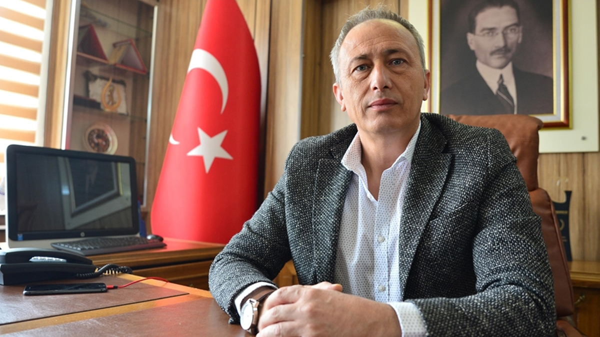 Bakanl�k duyurdu: Tutuklanan �nal �etin tedbiren g�revinden uzakla�t�r�ld�