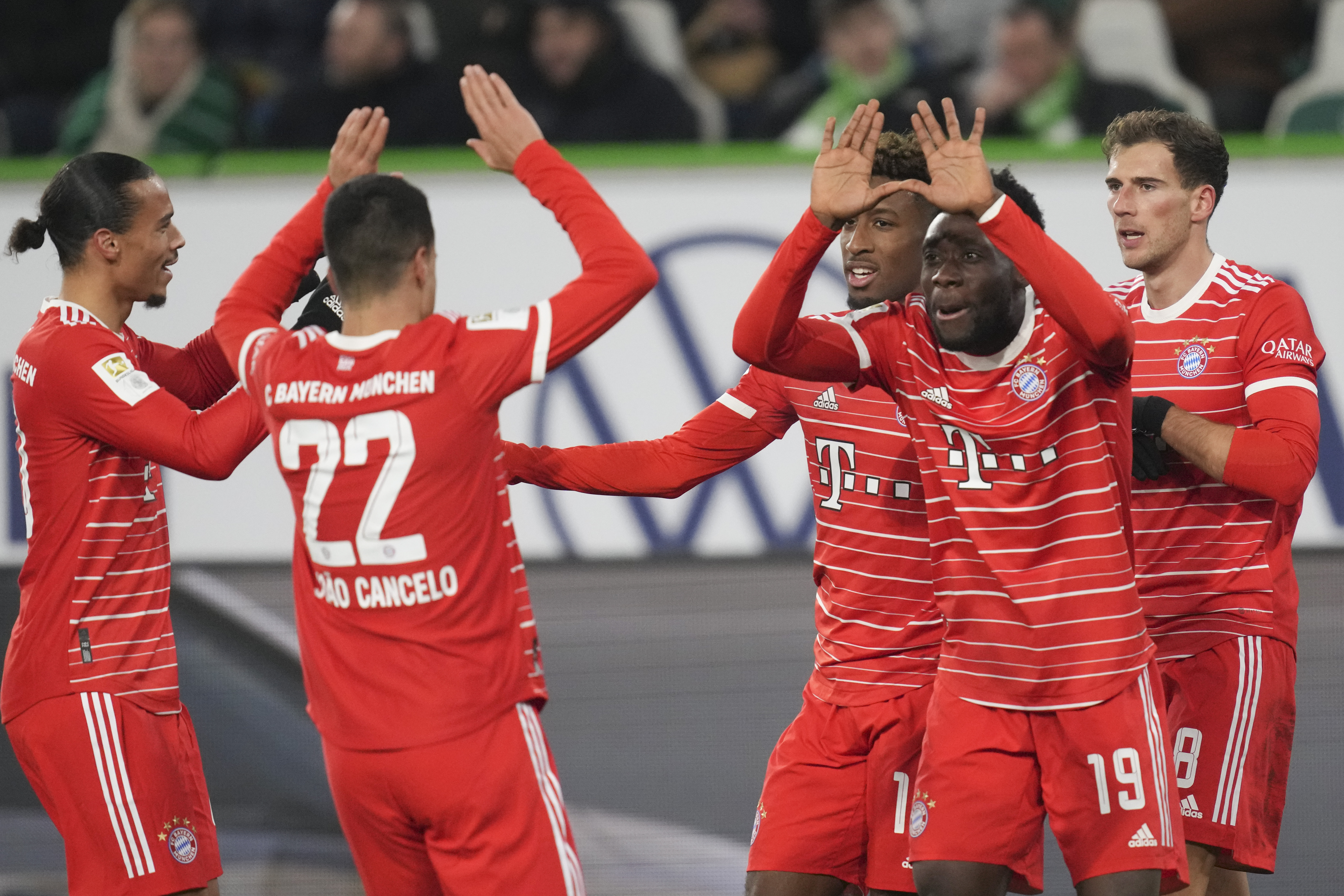 Bayern M�nih deplasmanda 3 puan� 4 golle ald�