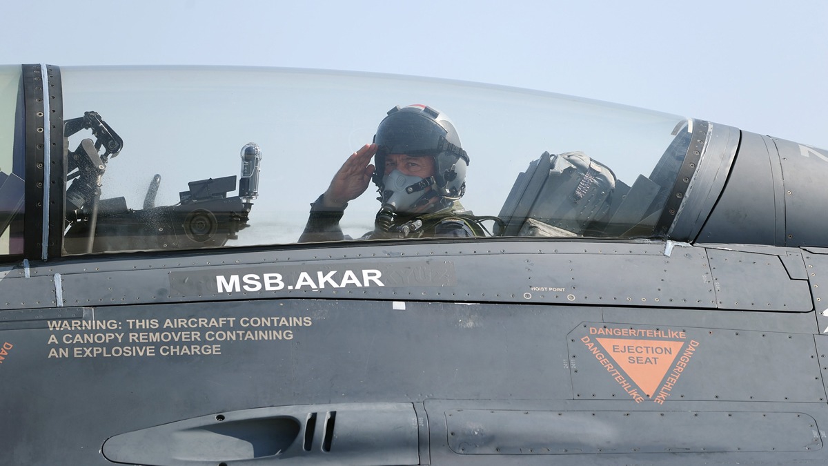 ''Cin ieden kt''... Bakan Akar: F-16 tek seenek deil