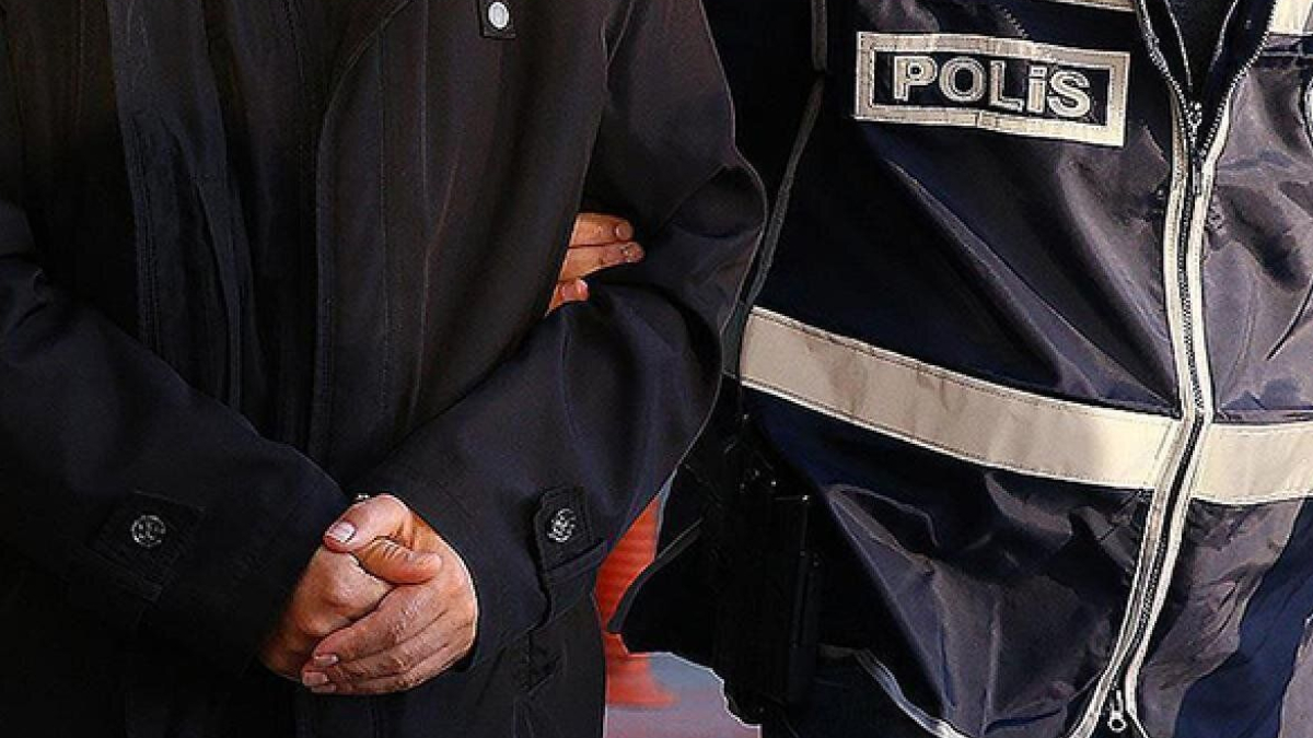 FET� ��phelileri eski Dan��tay �yesi ve eski savc� Yunanistan'a ka�arken yakaland�