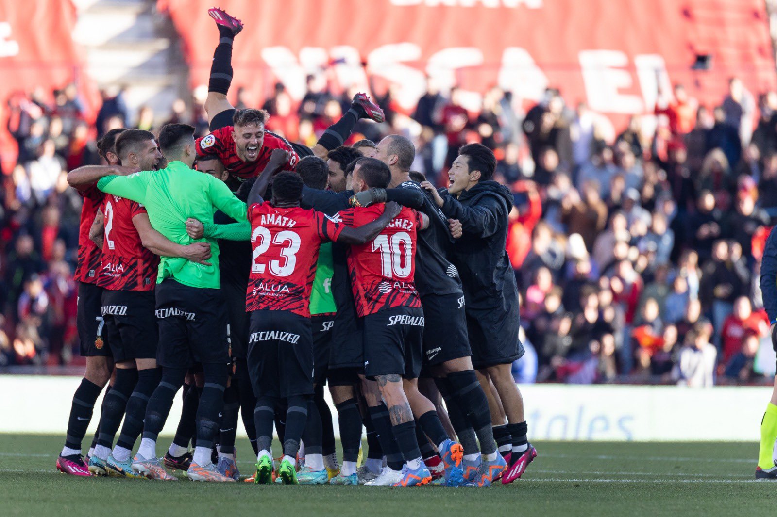 Vedat Muriqi att�, Mallorca evinde Real Madrid'i devirdi