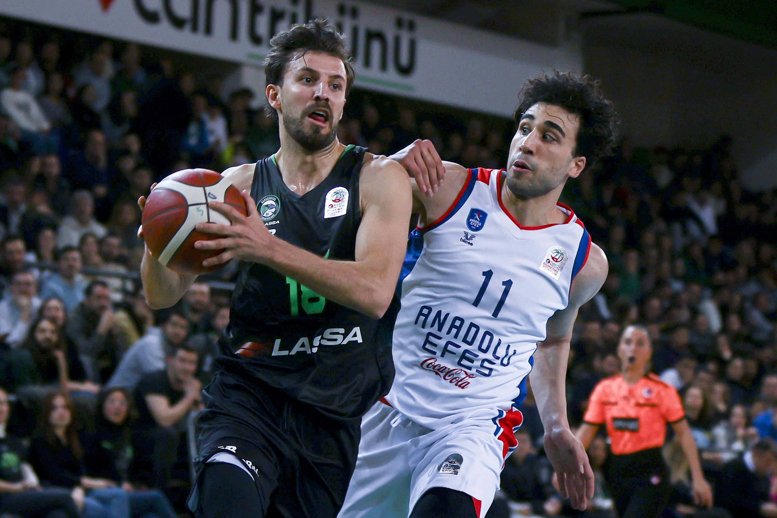 Anadolu Efes deplasmanda Dar���afaka Lassa'y� yendi