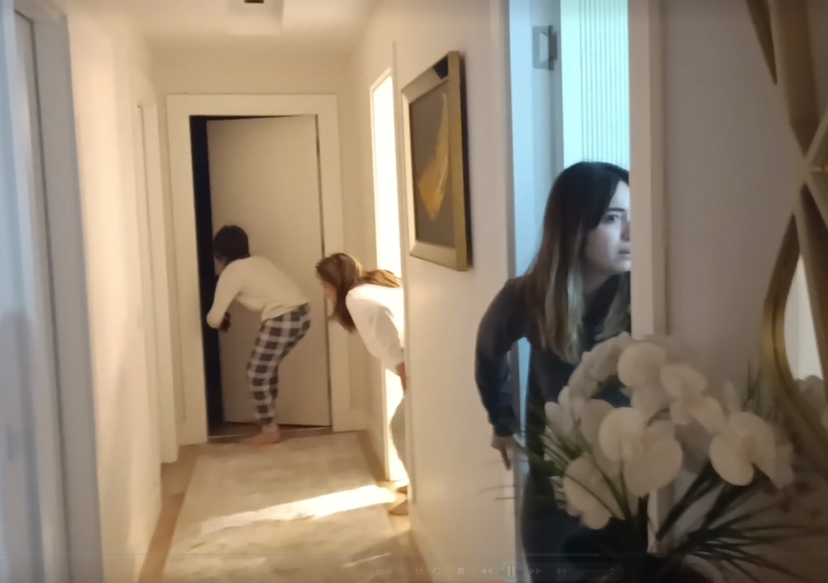 Depremin �iddeti g�zler �n�ne serildi! Korku dolu anlar kameralara yans�d�