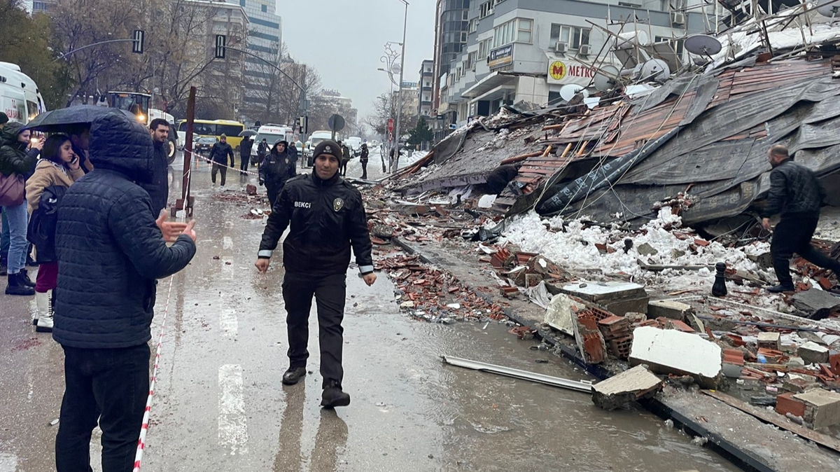 Trk Kzlay ekipleri deprem blgesine hareket etti