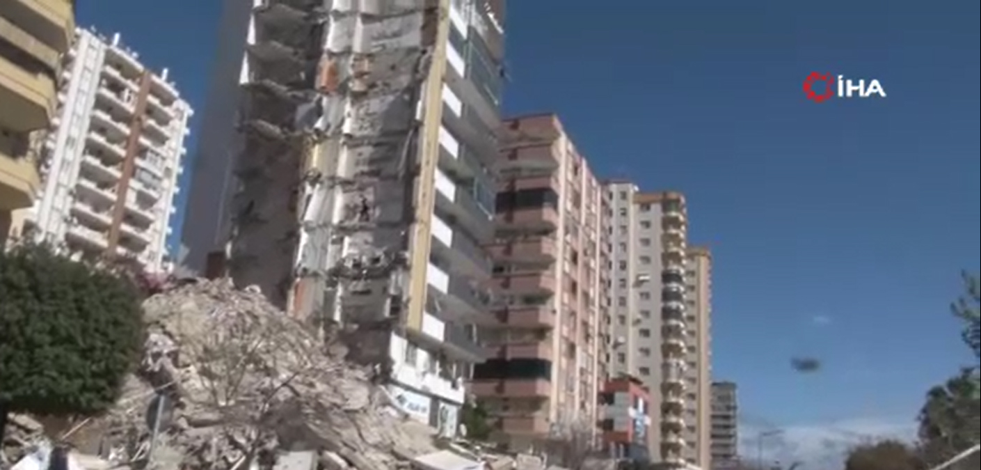 Yeni deprem 12 katl� binay� y�kt�