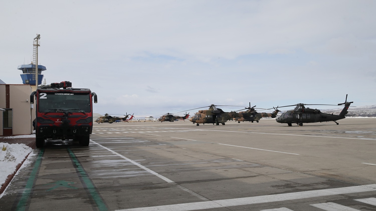 17 askeri helikopter deprem blgesine hareket etti