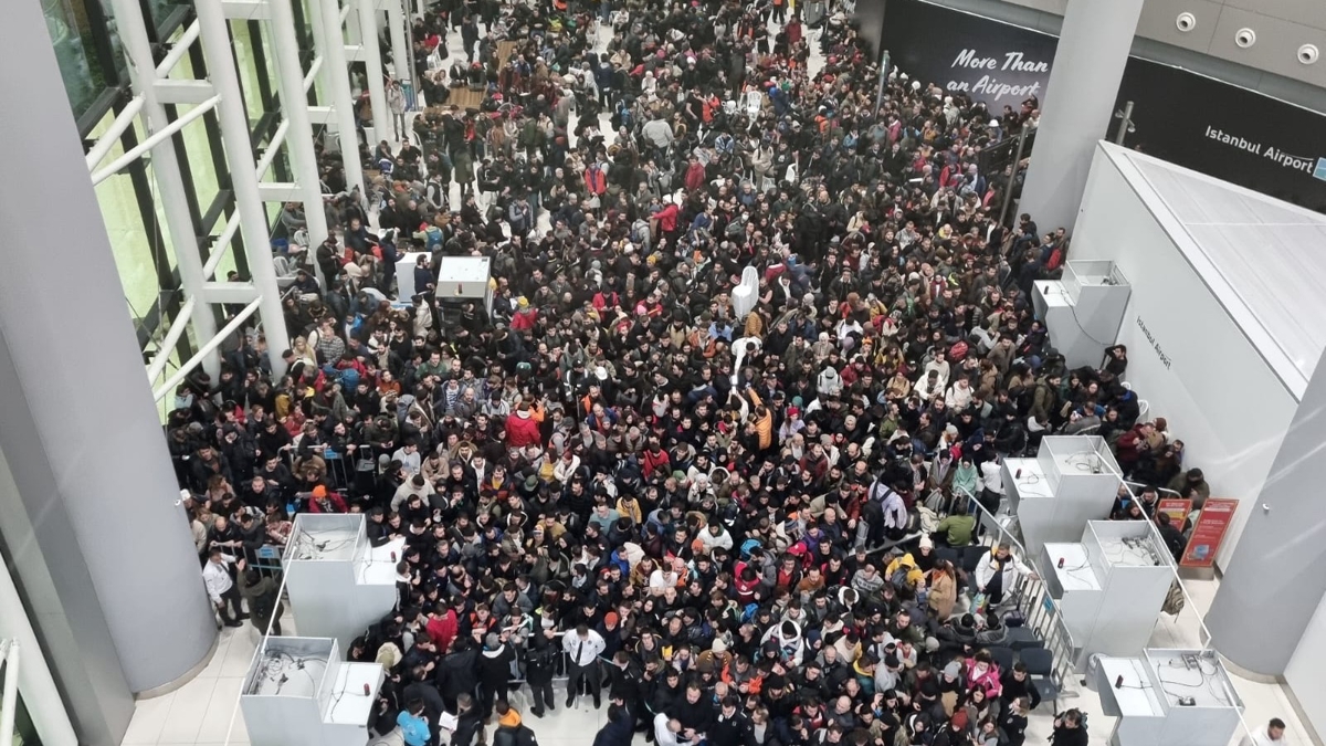 Deprem blgesine gitmek iin stanbul Havaliman'na akn ettiler