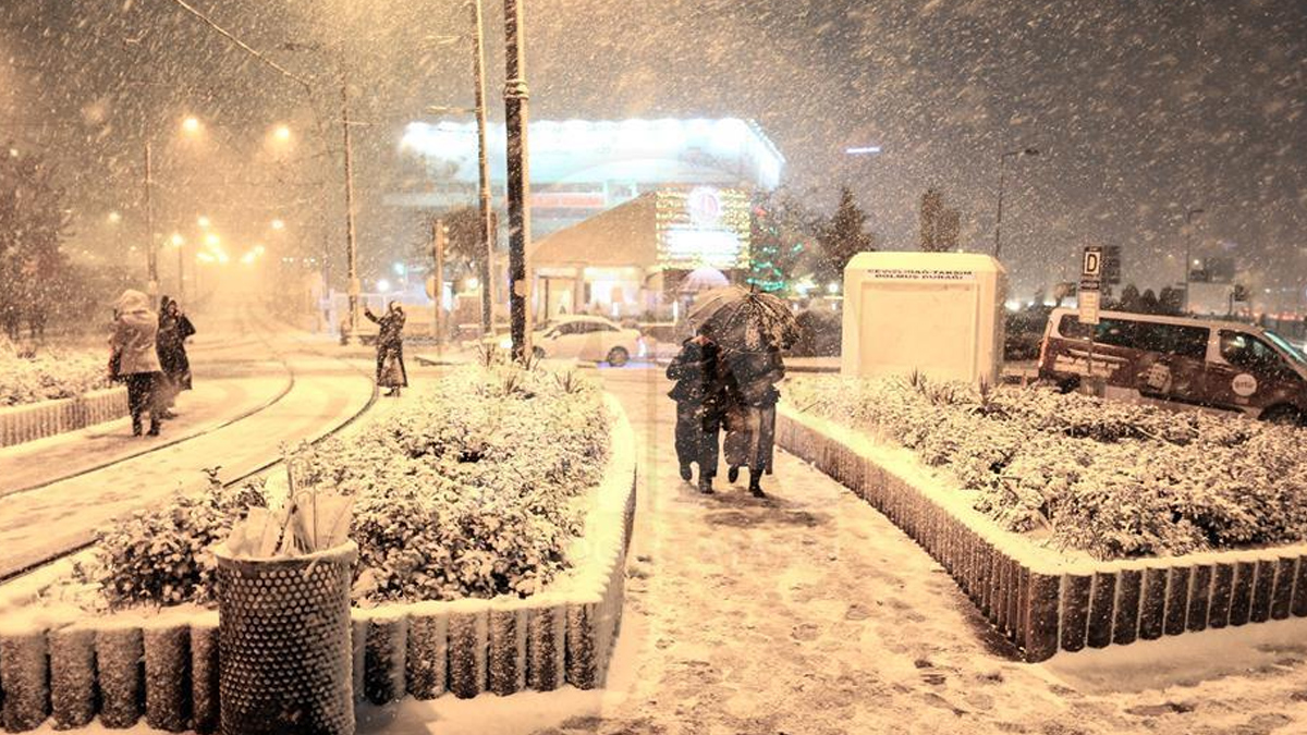 �stanbul'da kar �nlemleri! Kamuda �al��an  hamile ve engelli �al��anlar idari izinli olacak