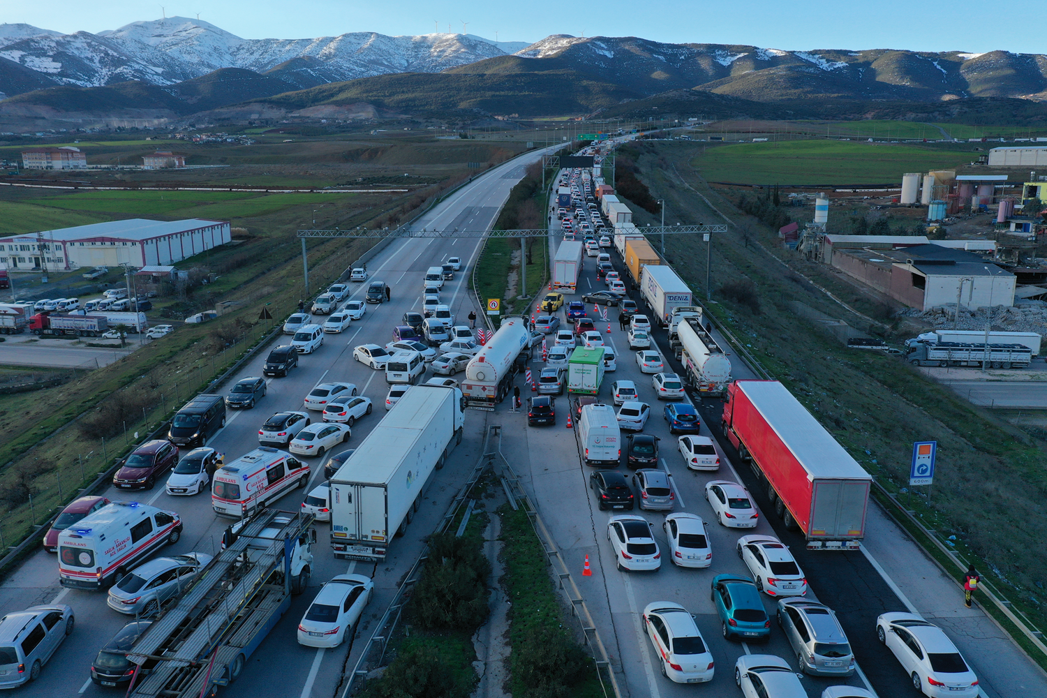 TAG Otoyolu'nda yo�unluk ya�an�yor