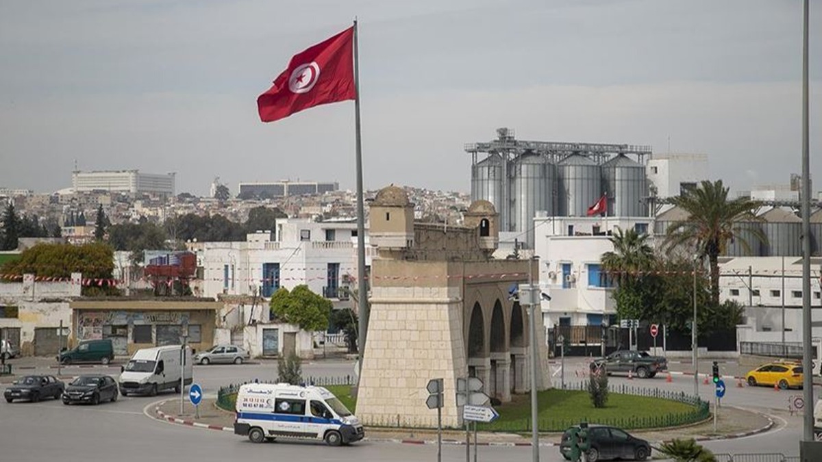 Tunus'tan Trkiye'ye yardm ve arama kurtarma ekibi