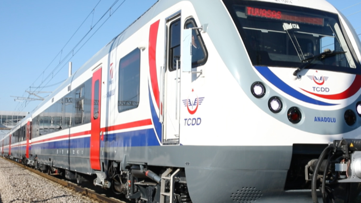 Ula�t�rma ve Altyap� Bakanl��� dizel tren setlerini deprem b�lgesi i�in seferber etti