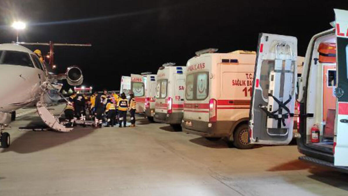 Ankara'daki hastanelere getirilen depremzedelerin tedavileri sryor