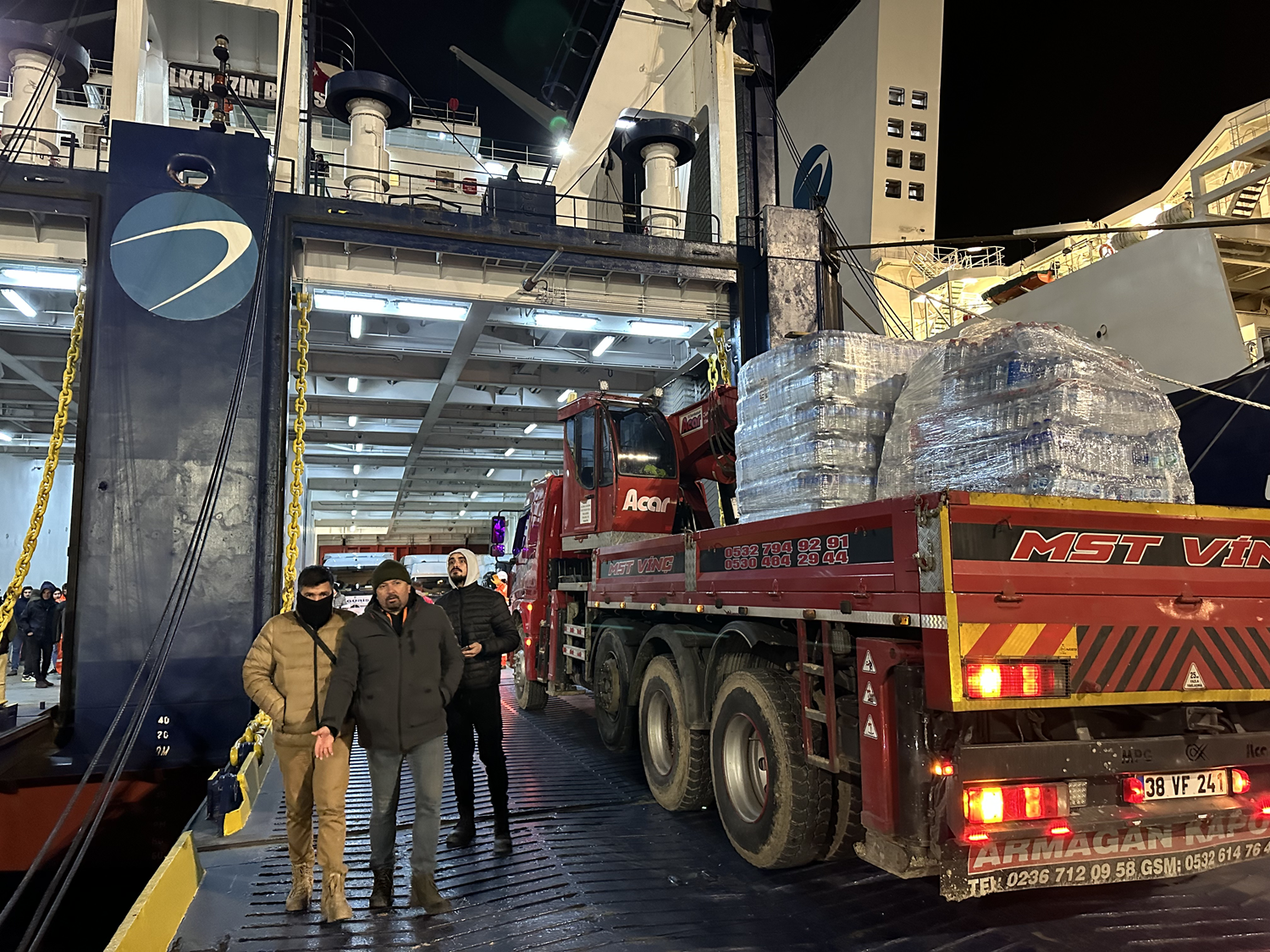 eme Liman'ndan deprem blgesi iin yardm gemisi gnderildi