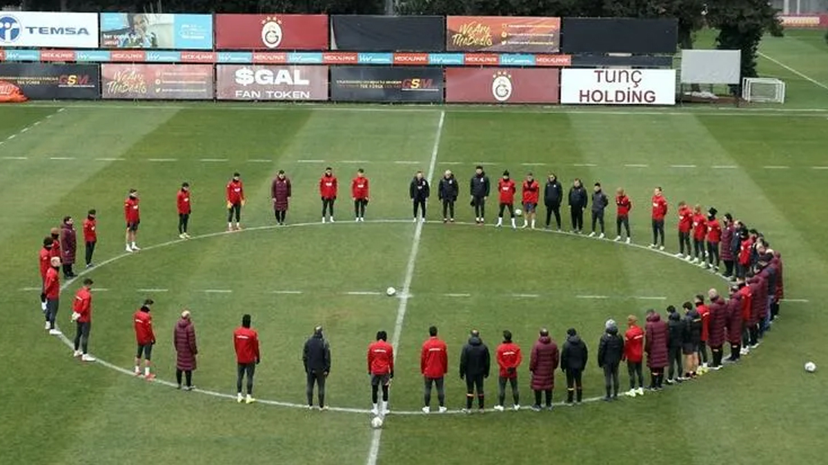 Galatasaray'dan sayg� duru�u!