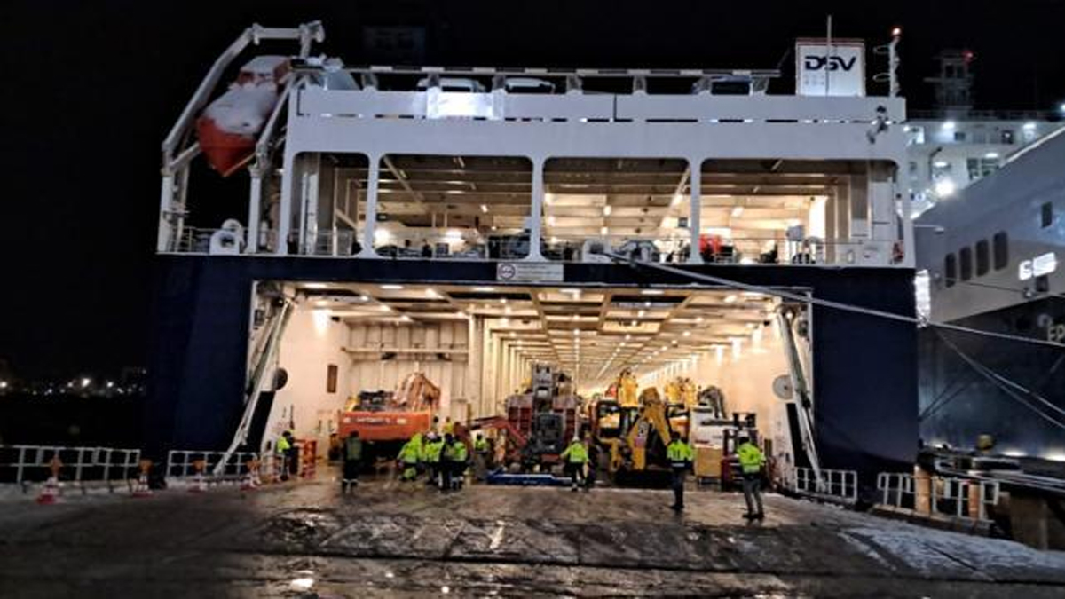 �stanbul ve �zmir'den depremzedeler i�in yard�m malzemeleri ta��yan gemiler yola ��kt�