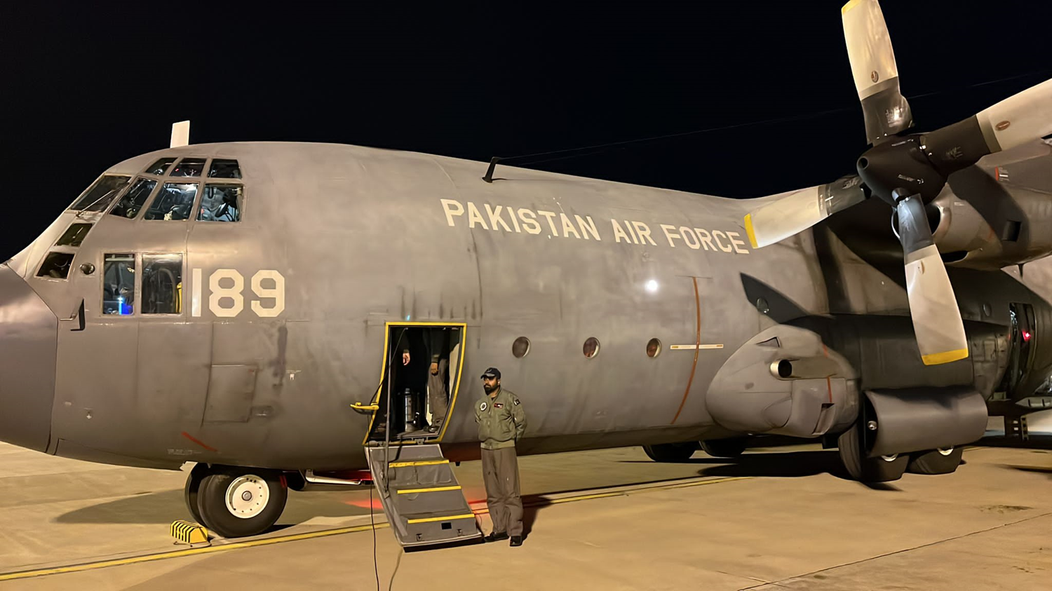 Pakistan'�n yard�m u�a�� Adana'ya ini� yapt�