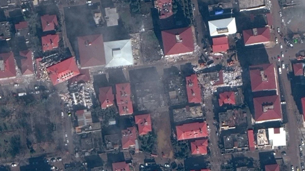 AFAD, deprem b�lgesinde uydu teknolojisini kullan�yor