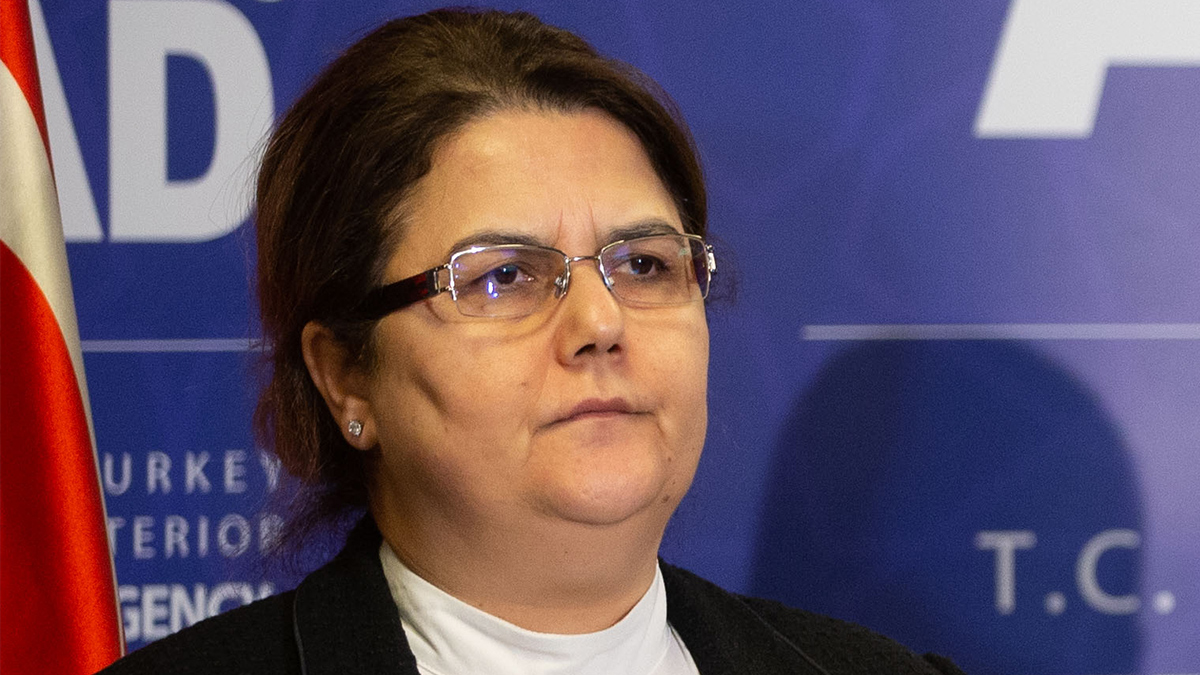 Bakan Derya Yan�k: Depremzede �ocuklar i�in her t�rl� tedbiri alm�� vaziyetteyiz