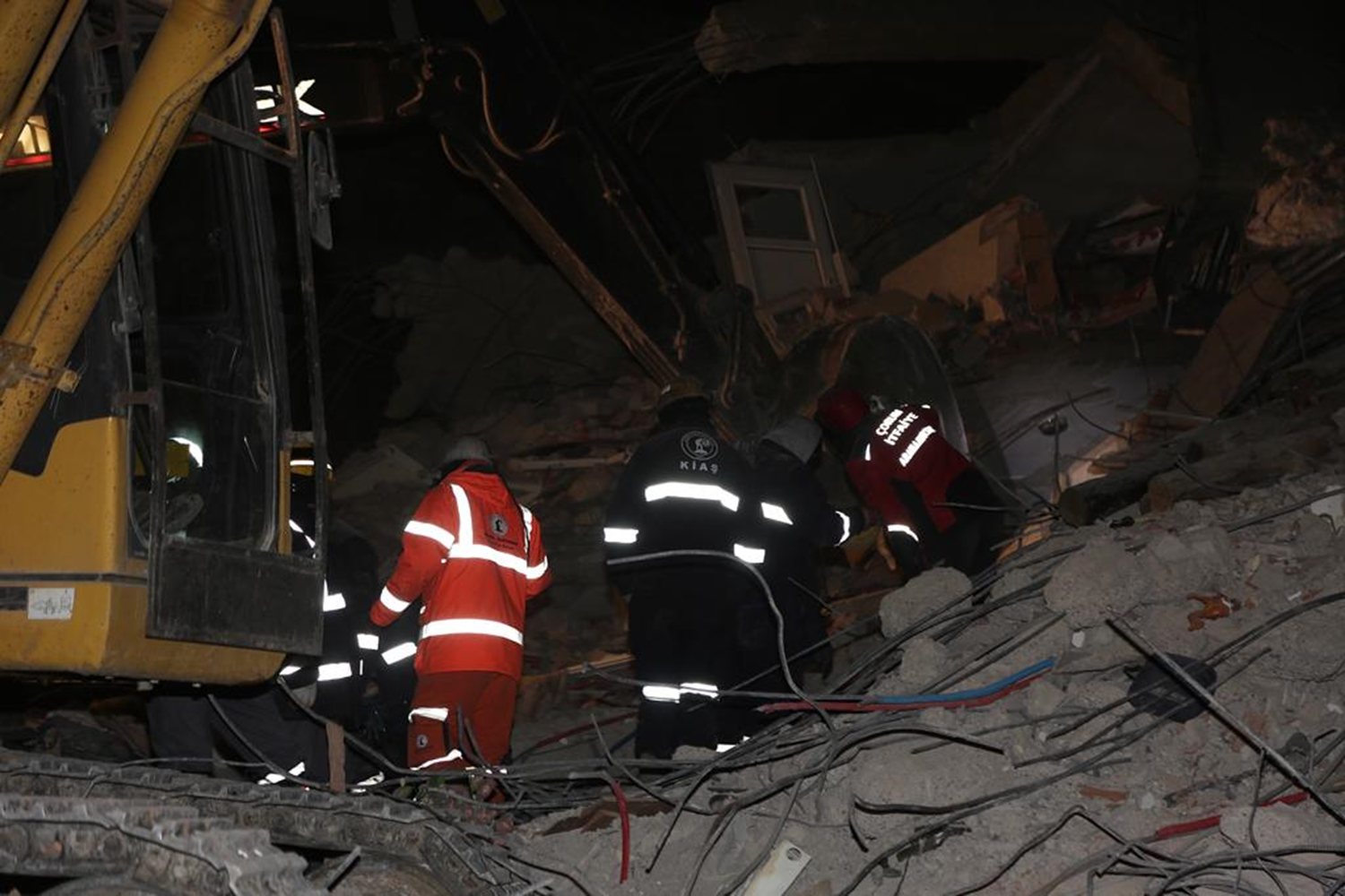 Kahramanmara�'�n Af�in il�esinde 38 ki�i sa� kurtar�ld�