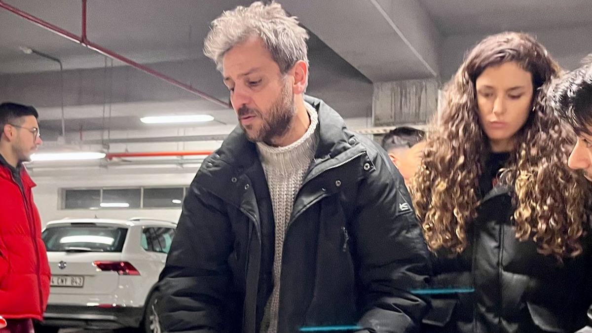 Nef Stadı'ndaki depremzedelere yardım çalışmalarına Erkan Kolçak Köstendil ve Pelin Öztekin de katıldı