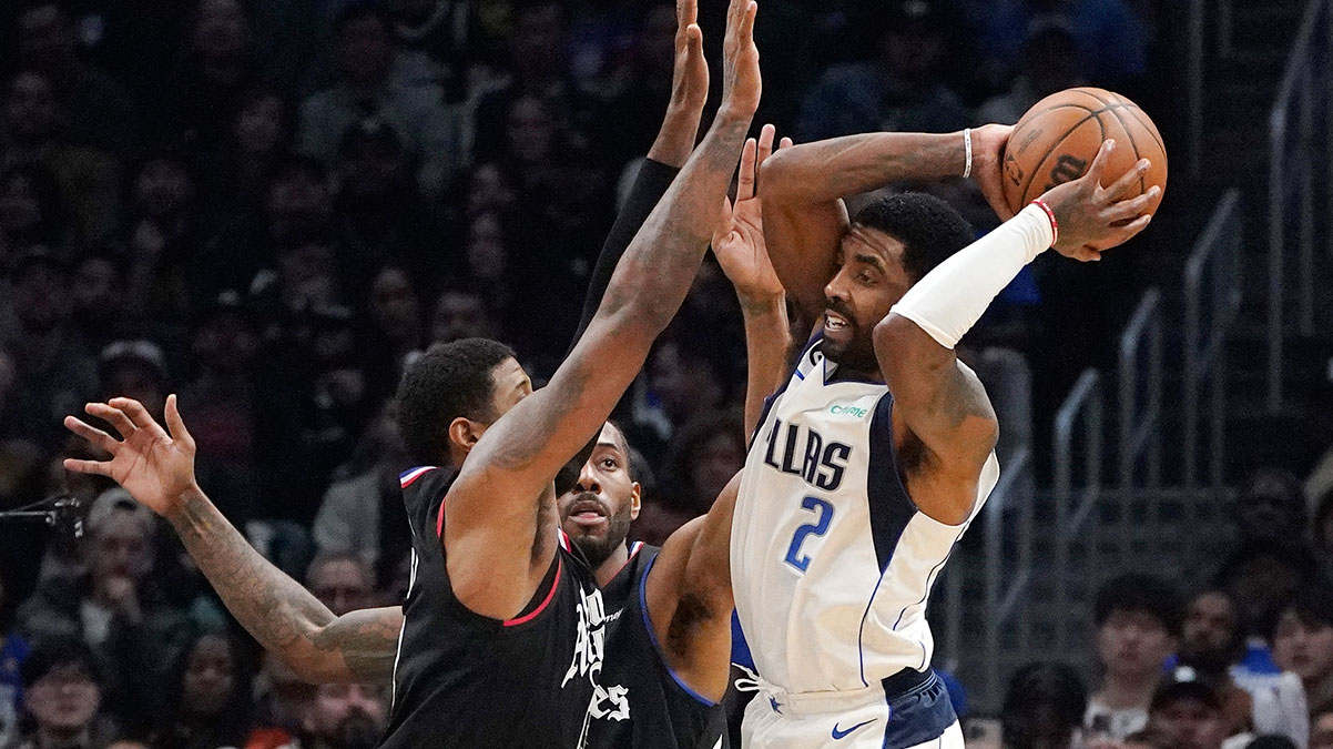Yeni transfer Kyrie Irving'in ilk ma��nda Dallas Mavericks kazand�