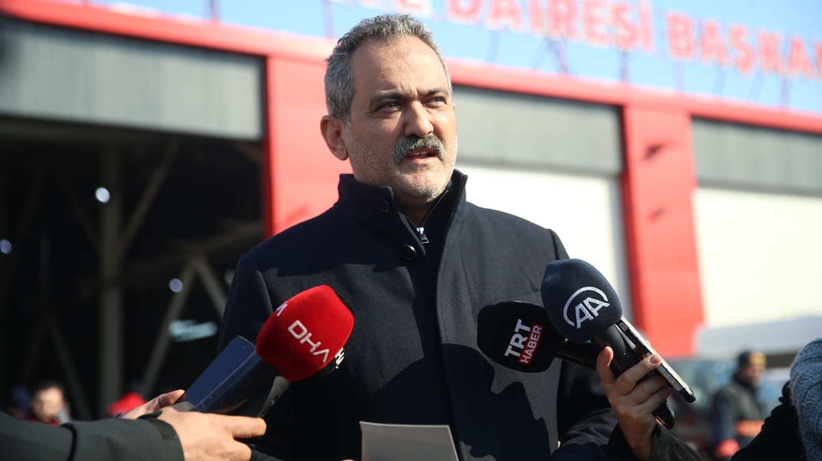 Bakan zer aklad: LGS ve YKS'de ikinci dnem konular olmayacak