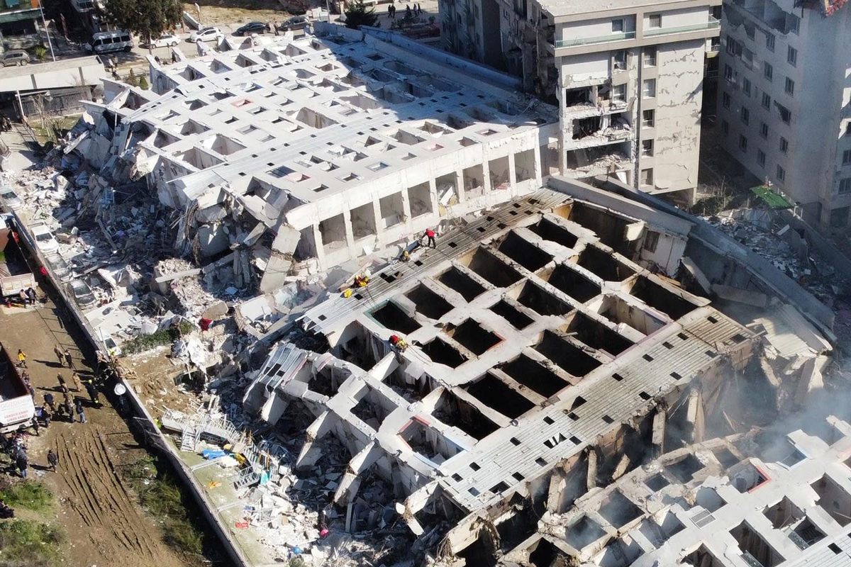 Hatay'da ��ken rezidans�n sahibi yurt d���na ka�arken yakaland�