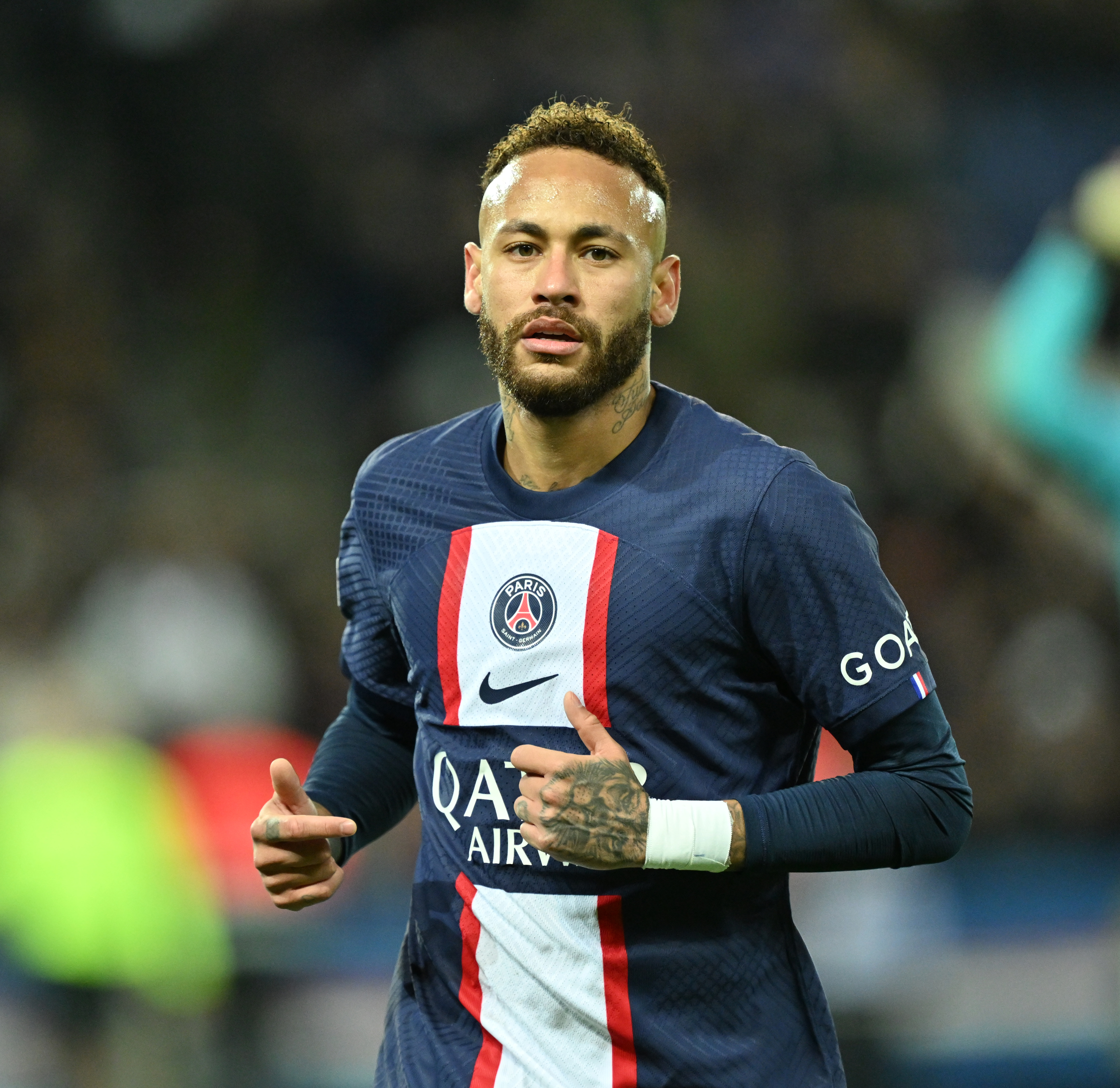 Depremzedeler iin bir destek de Neymar'dan