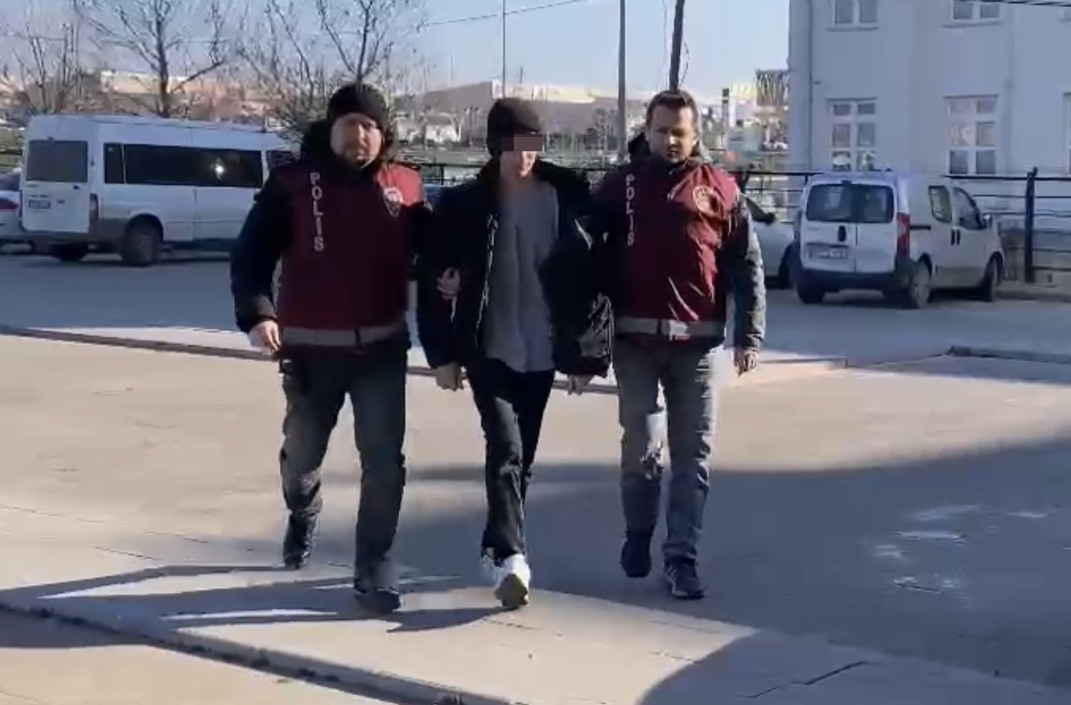 EGM: 302 hesap y�neticisinden 10'u tutukland�