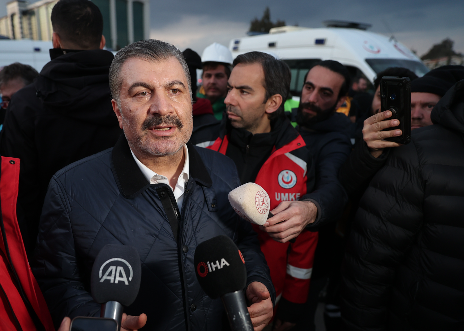 Sa�l�k Bakan� Koca: Sahra hastanelerinde ameliyat yap�labiliyor