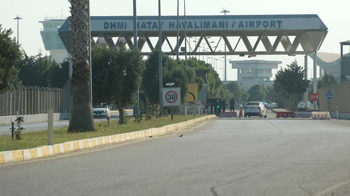 Depremden zarar g�ren Hatay Havaliman� hizmet vermeye ba�lad�
