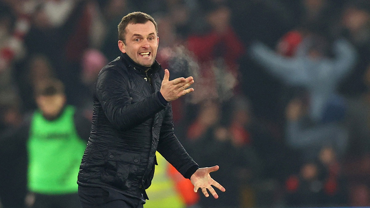 Southampton'da Nathan Jones ile yollar ayr�ld�