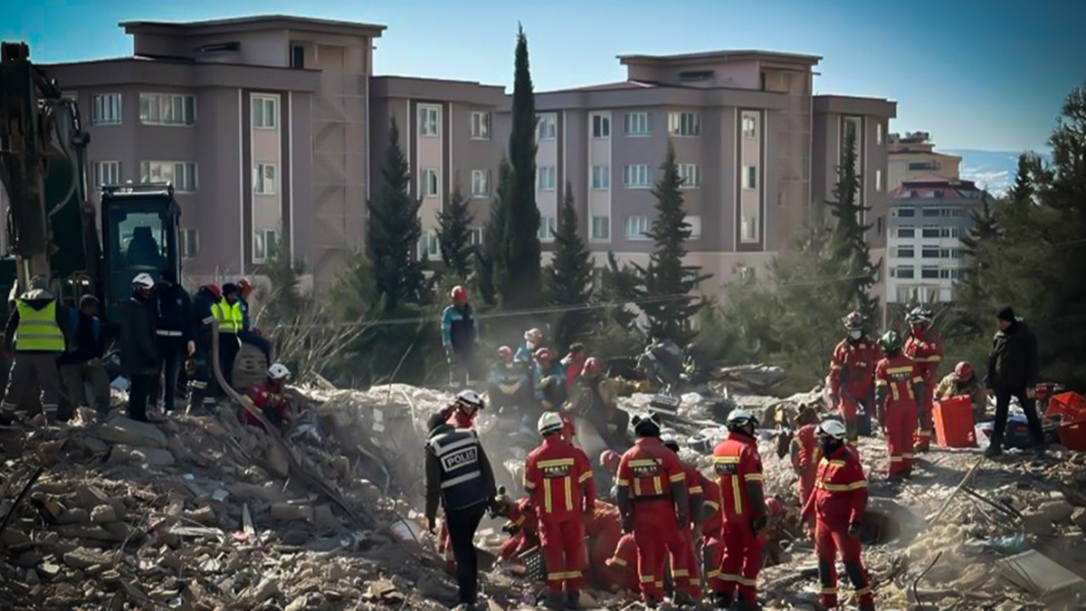 Trkiye tek yrek! Baykar'dan deprem blgesi iin konut seferberlii