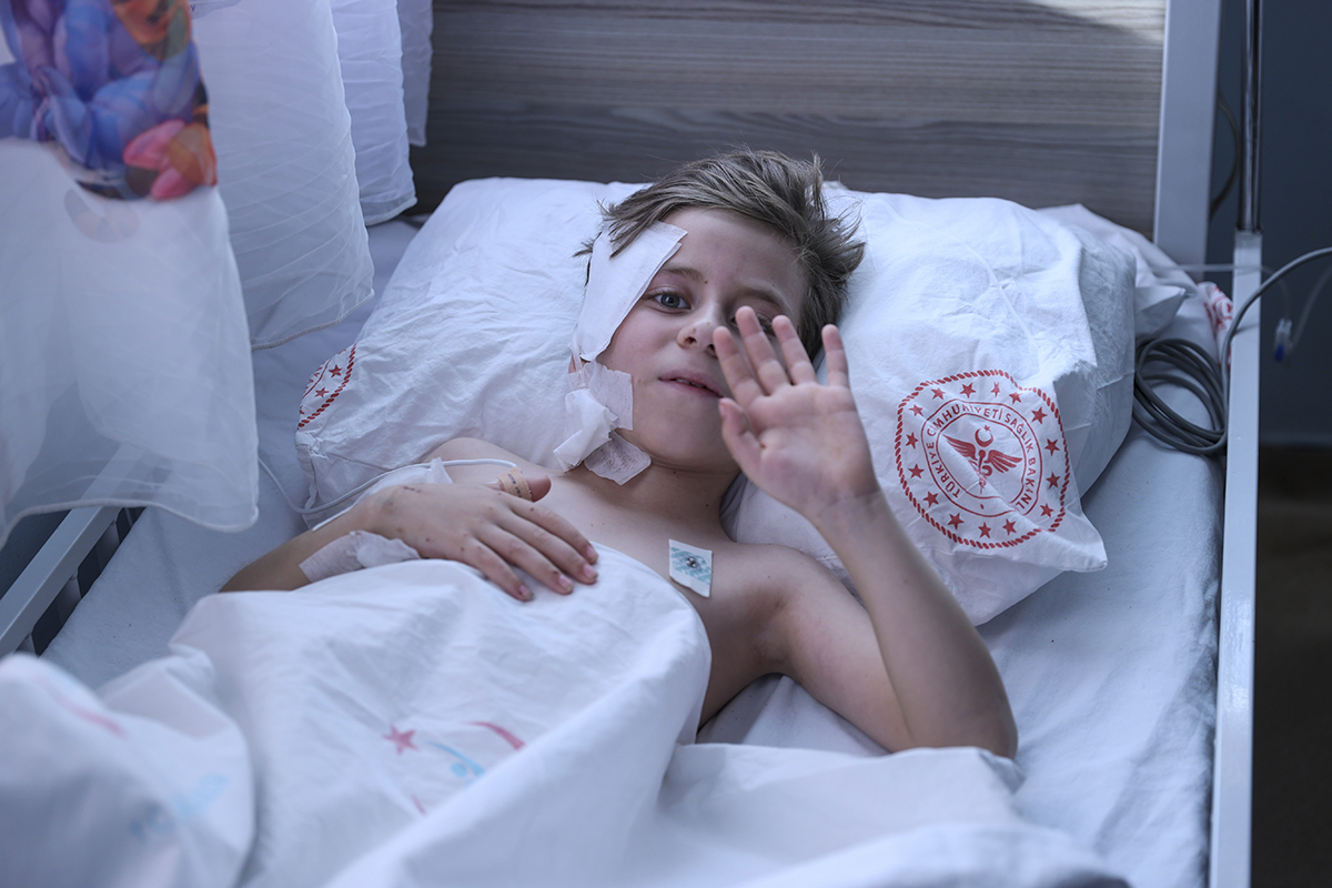 81 saat sonra enkazdan ��kt�: ���medim, sanki battaniyeye sar�l�yd�m