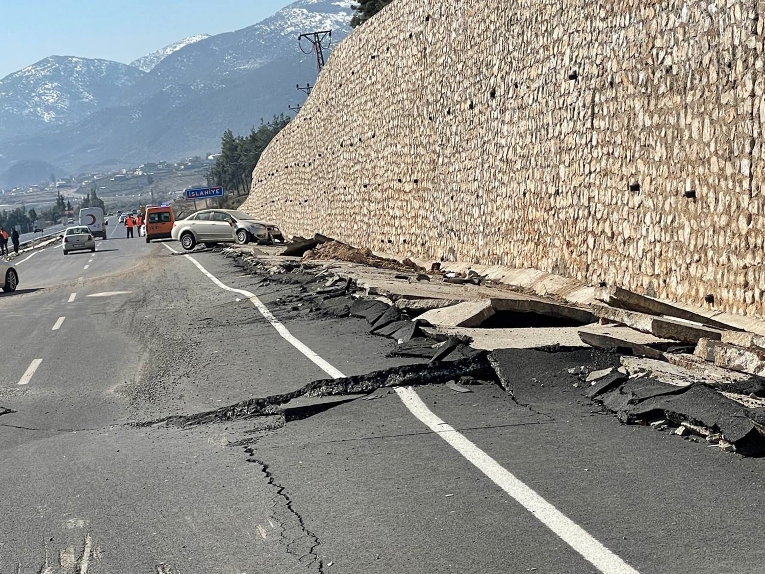 �slahiye-Hatay kara yolu bu hale geldi