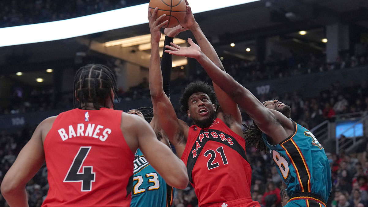 Toronto Raptors tek say� farkla kazand�