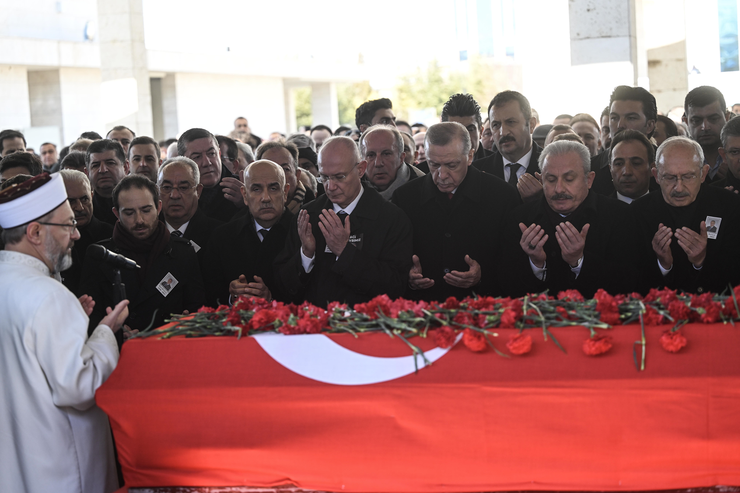 Cumhurbakan Erdoan, Deniz Baykal iin dzenlenen cenaze trenine katld
