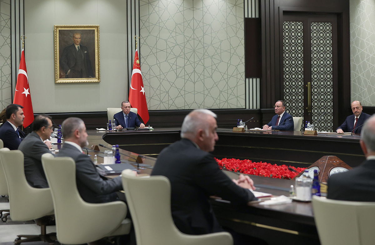 Kabine toplan�yor: Tek g�ndem maddesi deprem