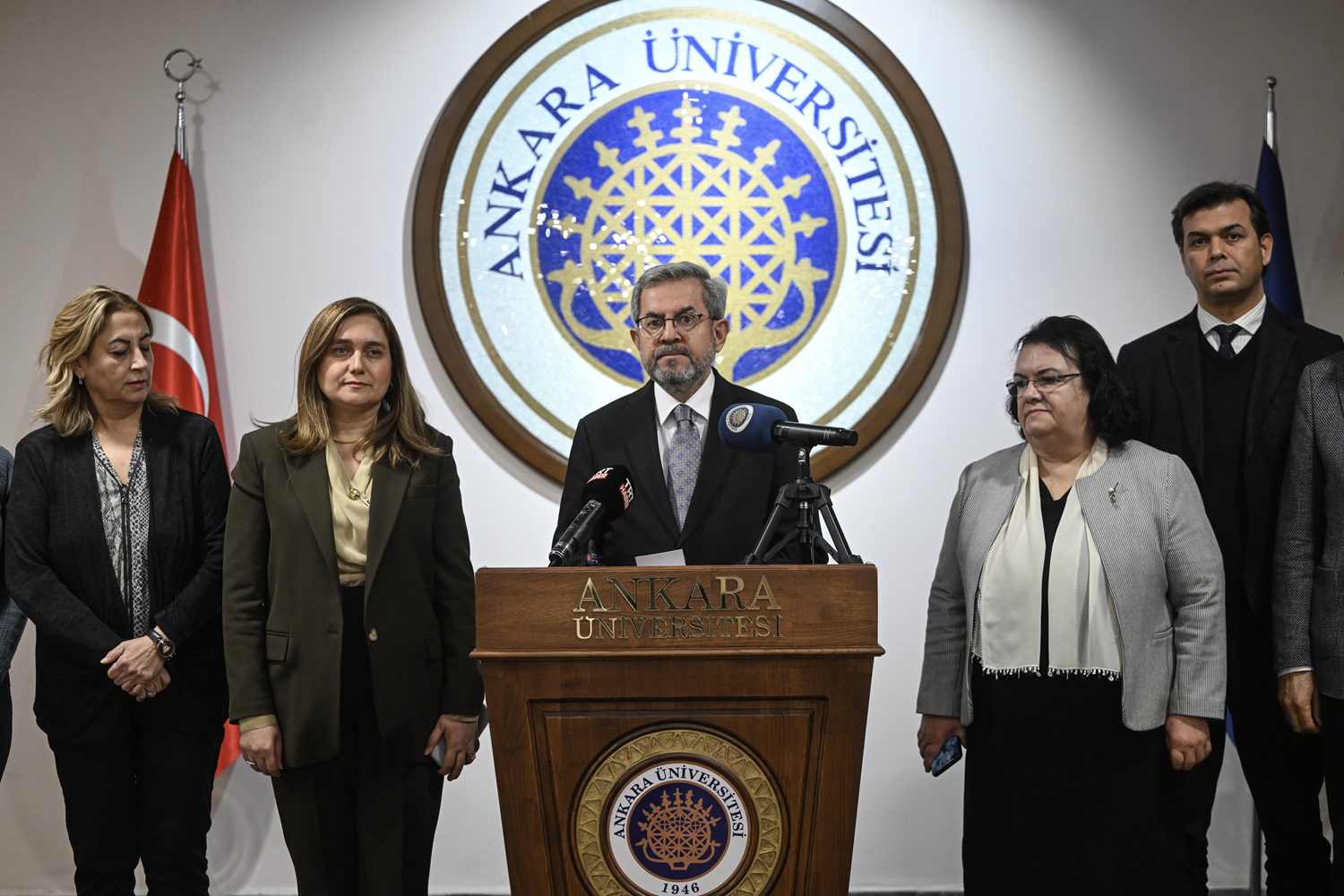 Ankara Üniversitesi Rektörü, depremzedeler için çevrim içi ve yüz yüze psikososyal destek verecek