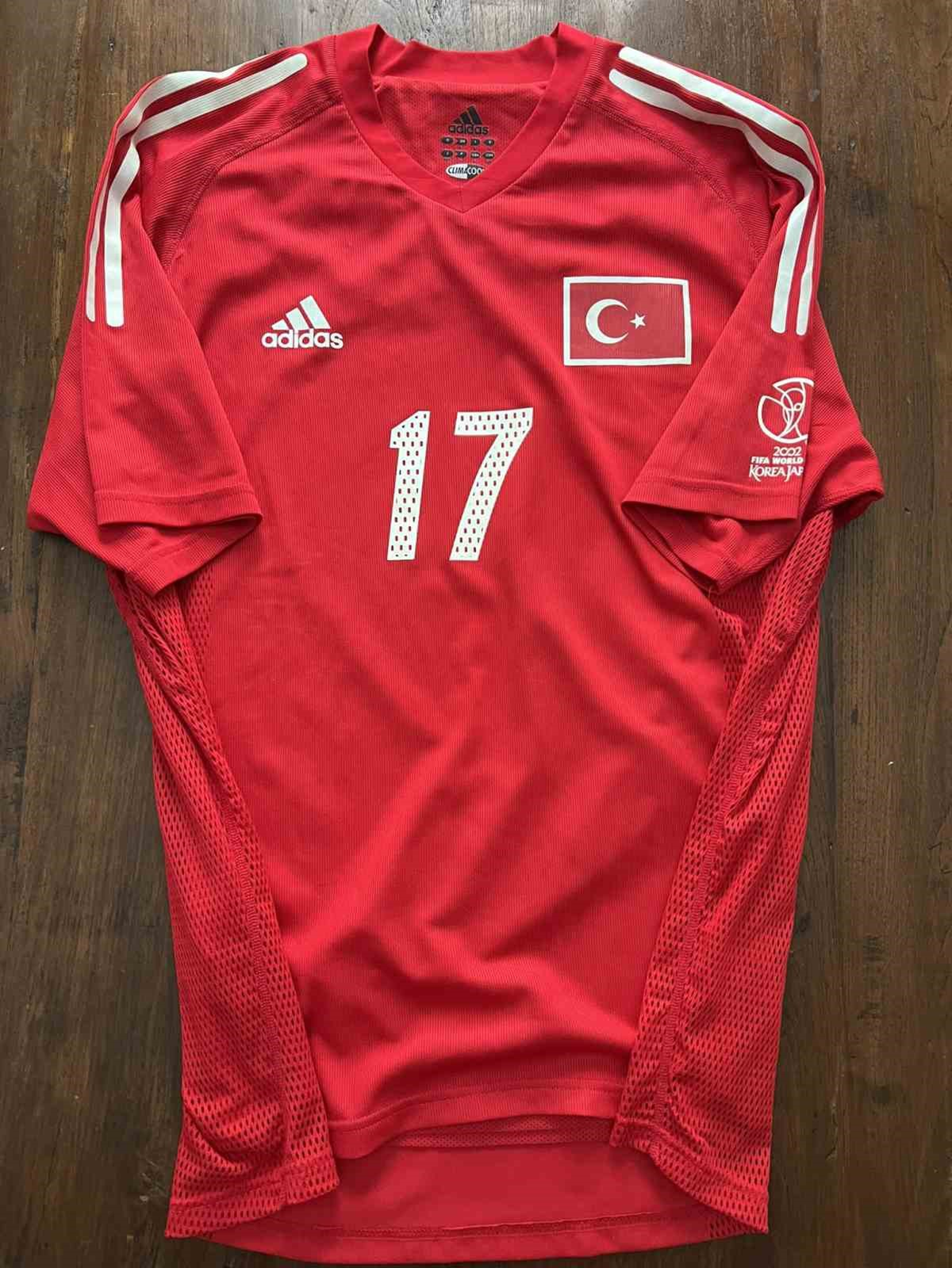 �lhan Mans�z tarihi ma�taki formas�n� depremzedeler i�in a��k art�rmaya ��kard�