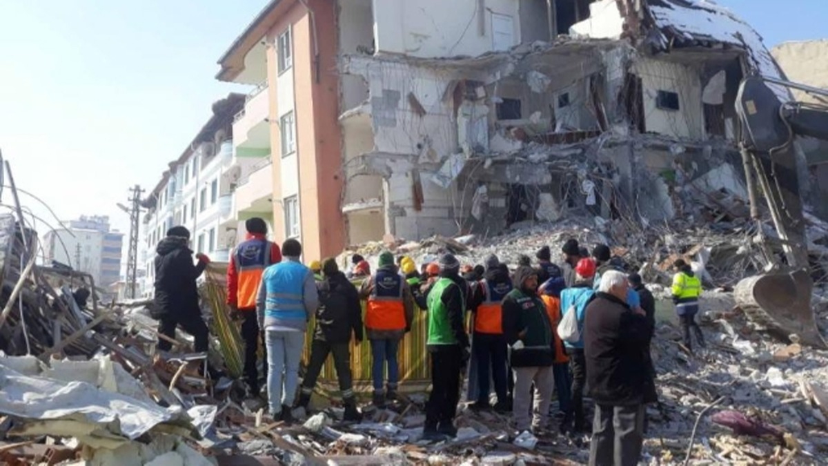 23 basn mensubu ve sektr alan depremde hayatn kaybetti