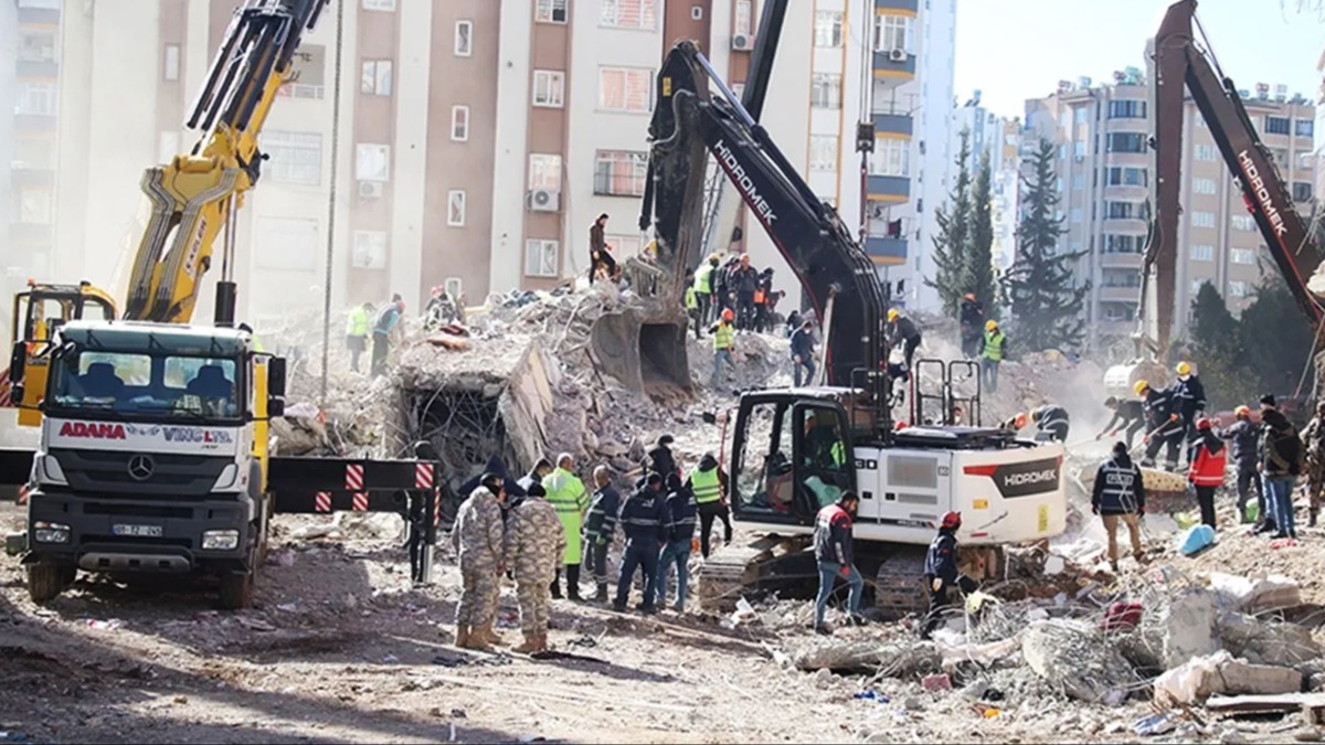 Adana'da depremlerde yklan binalardaki kusurlara ilikin 9 kii daha yakaland