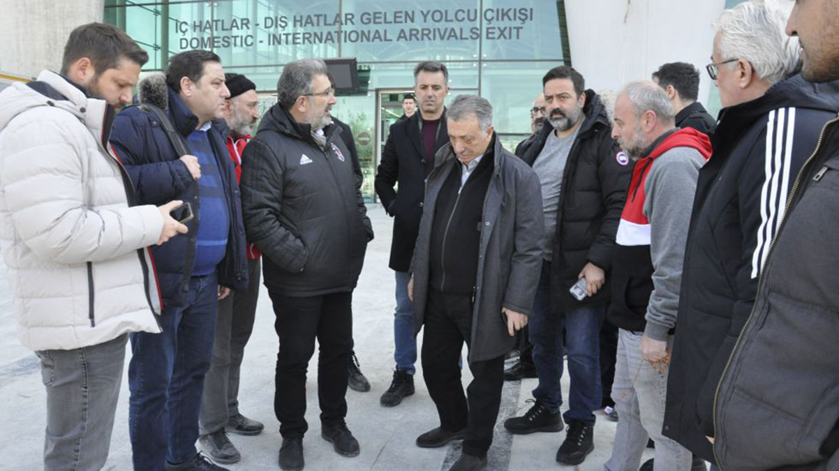 Ahmet Nur �ebi deprem b�lgesine gitti