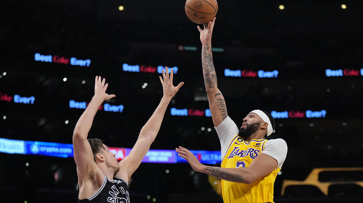 Los Angeles Lakers yeni kadrosuyla New Orleans Pelicans' yendi