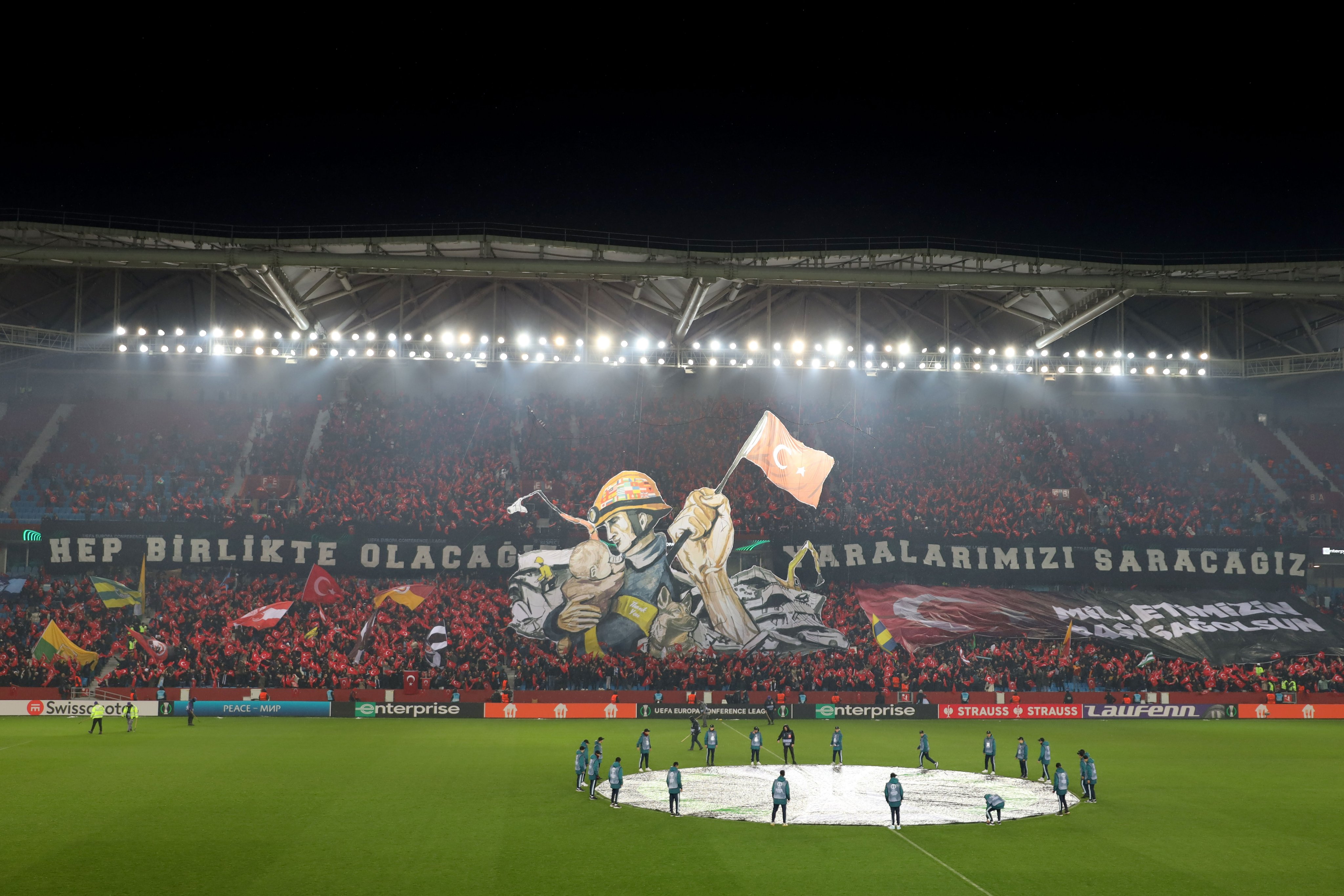 Trabzon'da duyguland�ran kareografi! 'Hep Birlikte Olaca��z Yaralar�m�z� Saraca��z'