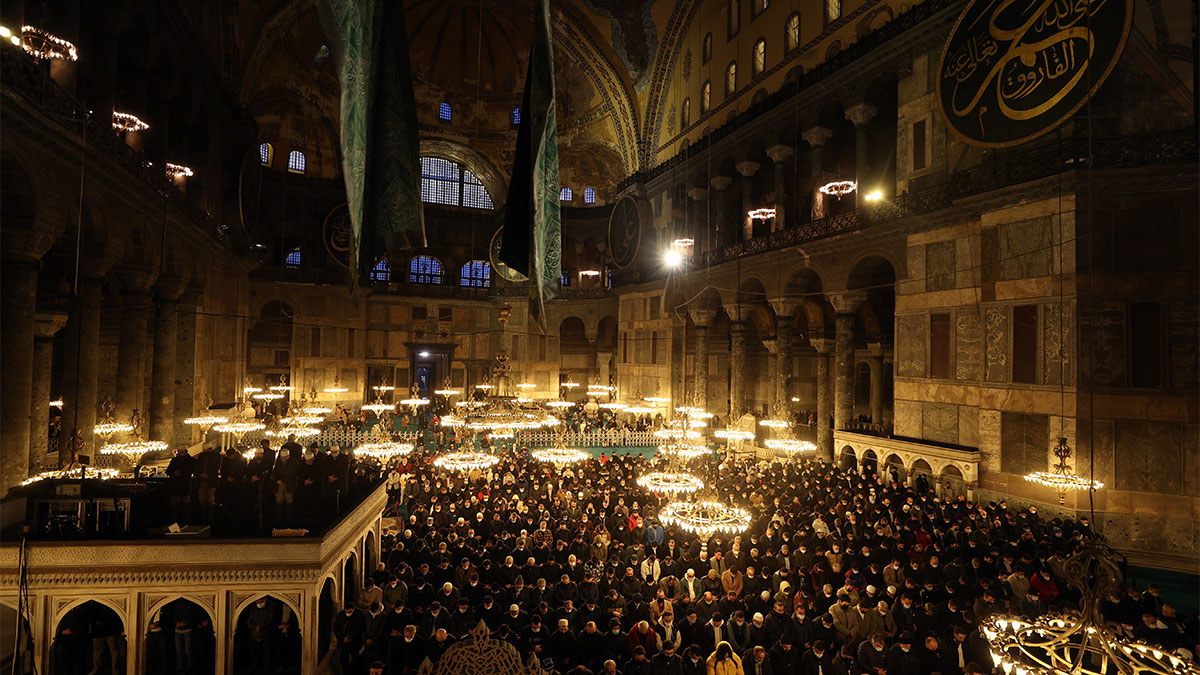 Mira� Kandili, Ayasofya-i Kebir Camii'nde dualarla idrak edildi
