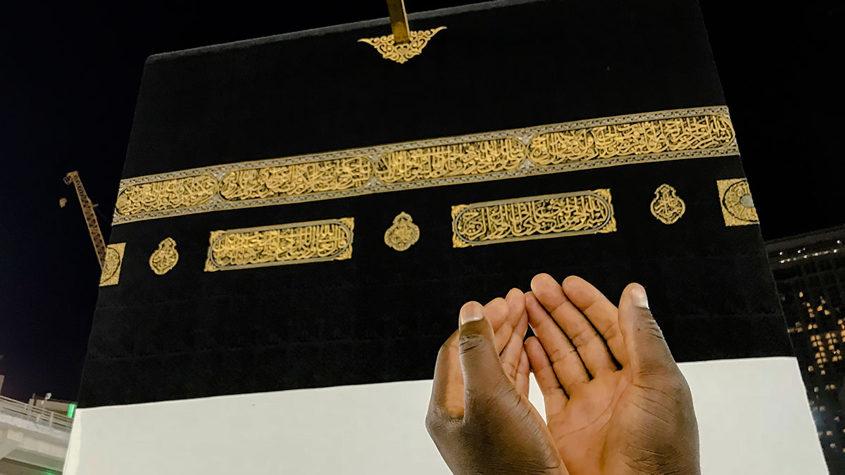 Kabe imam�ndan T�rkiye ve Suriye'deki depremzedeler i�in dua