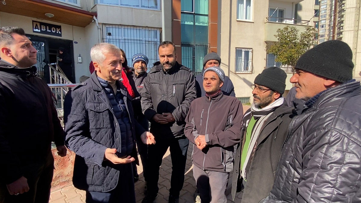 Tahmazo�lu, yan yatt� denilen konutlarda oturanlarla dayan��ma ��inde