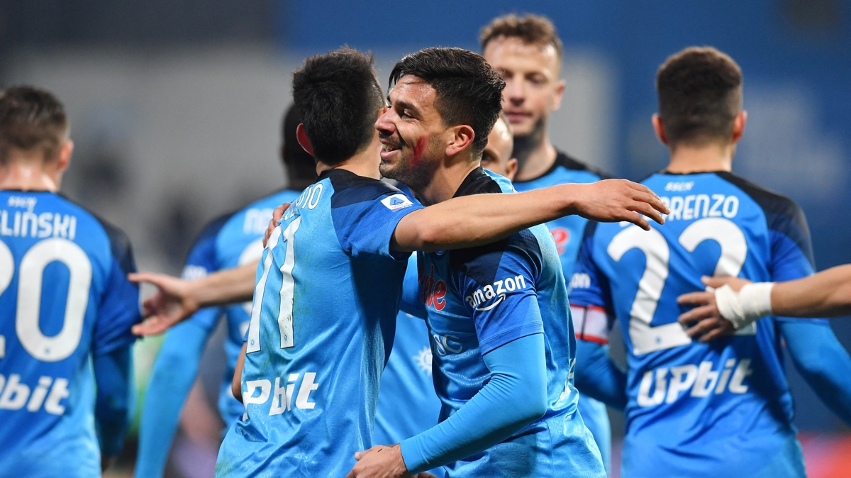 Napoli deplasmanda 3 puan 2 golle ald