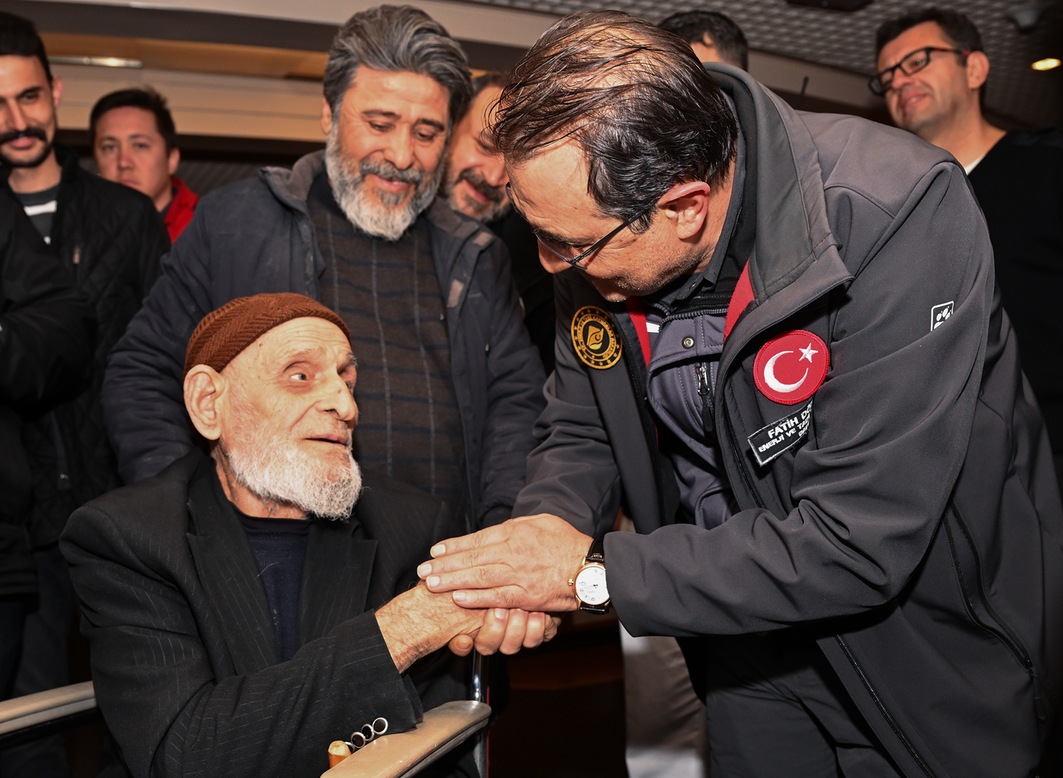 Bakan D�nmez, �skenderun'da depremzedeleri kar��lad�